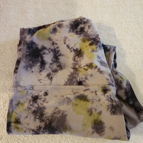 Lululemon Size 6 Used, But In Excellent Condition. - Picture 3 of 5